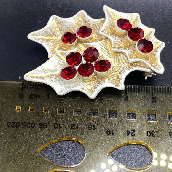 White and gold metal poinsettia pin with dark red rhinestones all intact marked - Picture 12 of 16